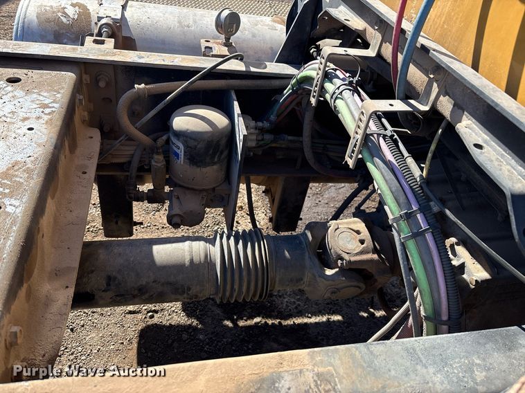 image for item DT5456 2014 Caterpillar CT660L semi truck