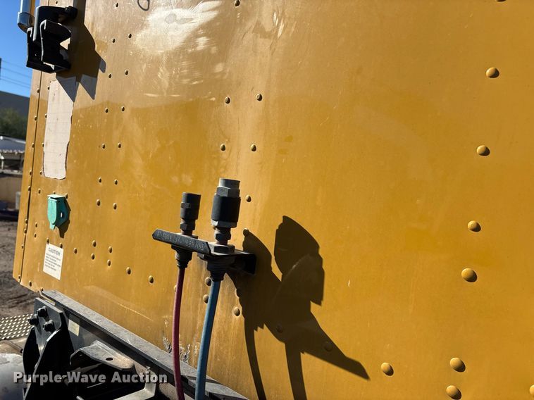 image for item DT5456 2014 Caterpillar CT660L semi truck