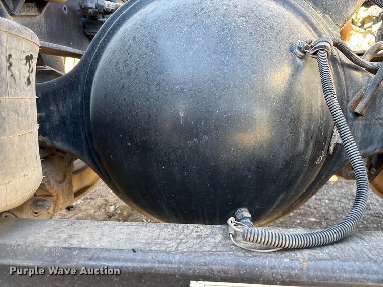 image for item DT5456 2014 Caterpillar CT660L semi truck