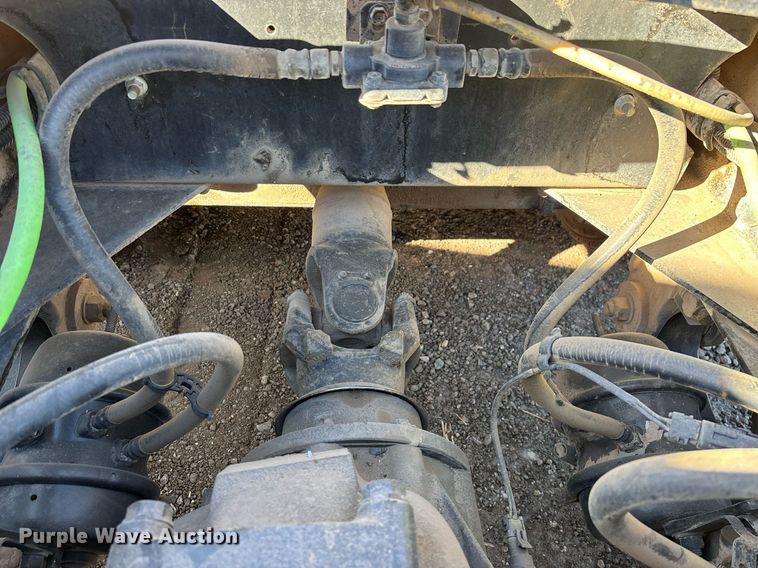 image for item DT5456 2014 Caterpillar CT660L semi truck