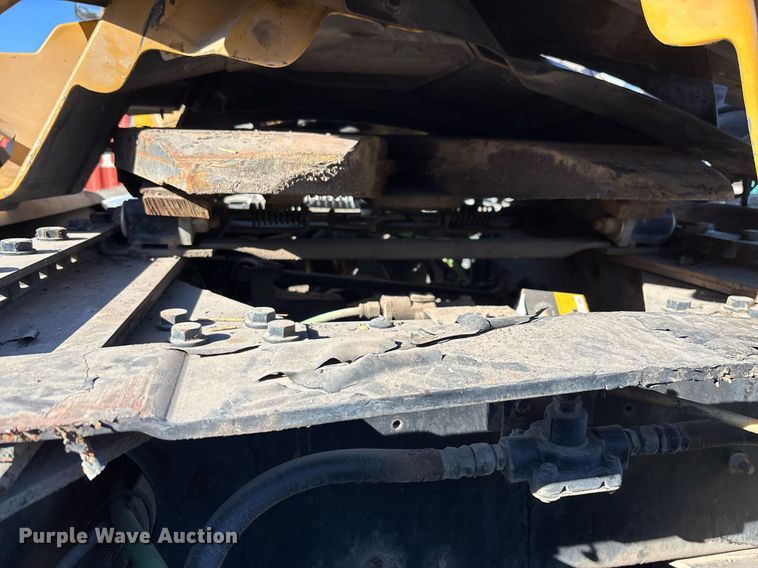 image for item DT5456 2014 Caterpillar CT660L semi truck