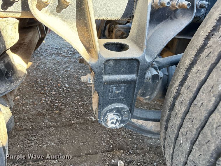 image for item DT5456 2014 Caterpillar CT660L semi truck