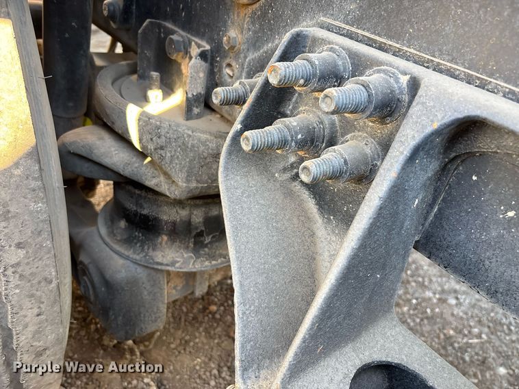 image for item DT5456 2014 Caterpillar CT660L semi truck