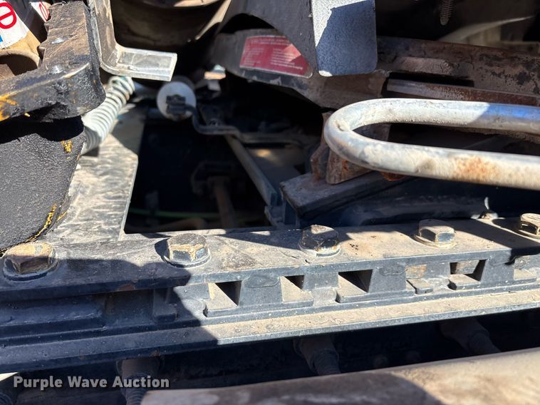 image for item DT5456 2014 Caterpillar CT660L semi truck