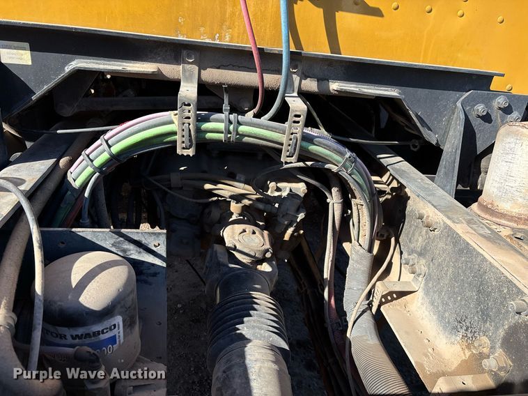 image for item DT5456 2014 Caterpillar CT660L semi truck