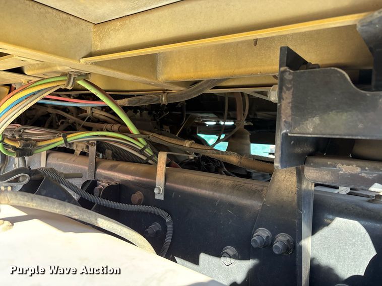 image for item DT5456 2014 Caterpillar CT660L semi truck