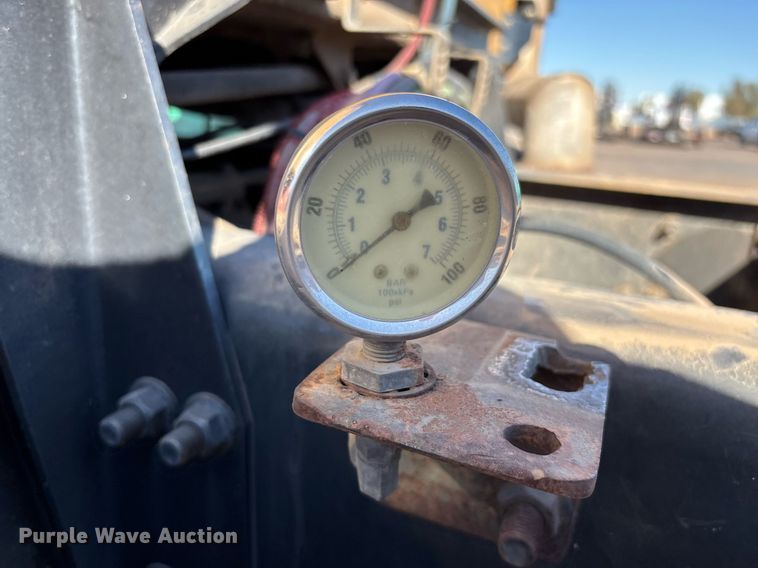 image for item DT5456 2014 Caterpillar CT660L semi truck