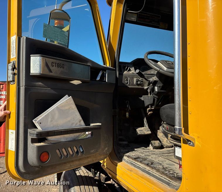 image for item DT5456 2014 Caterpillar CT660L semi truck