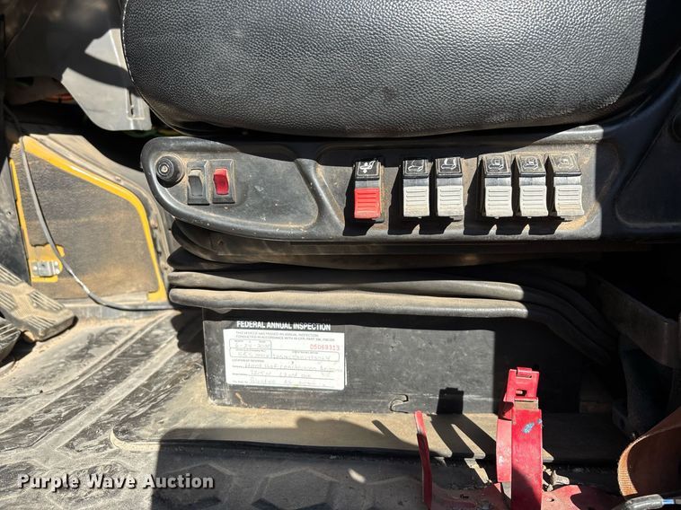 image for item DT5456 2014 Caterpillar CT660L semi truck