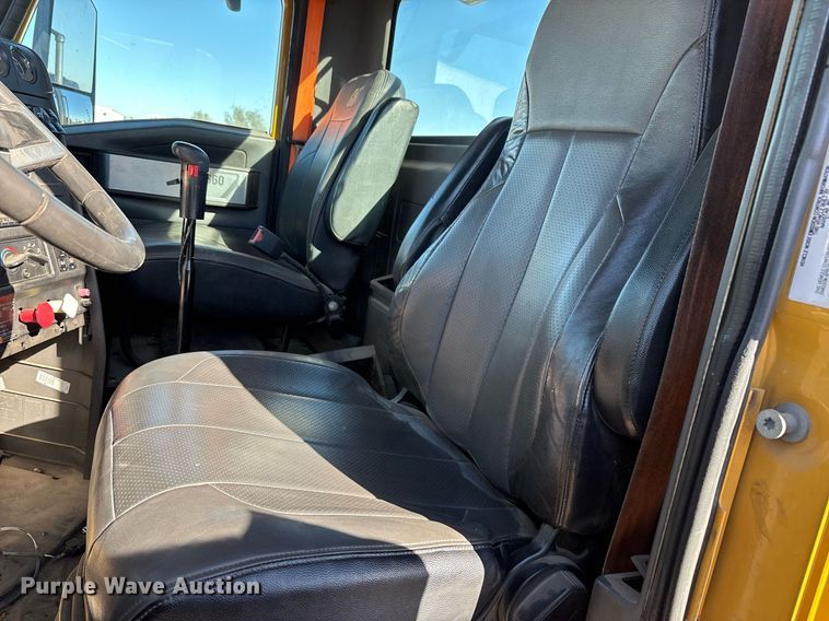 image for item DT5456 2014 Caterpillar CT660L semi truck