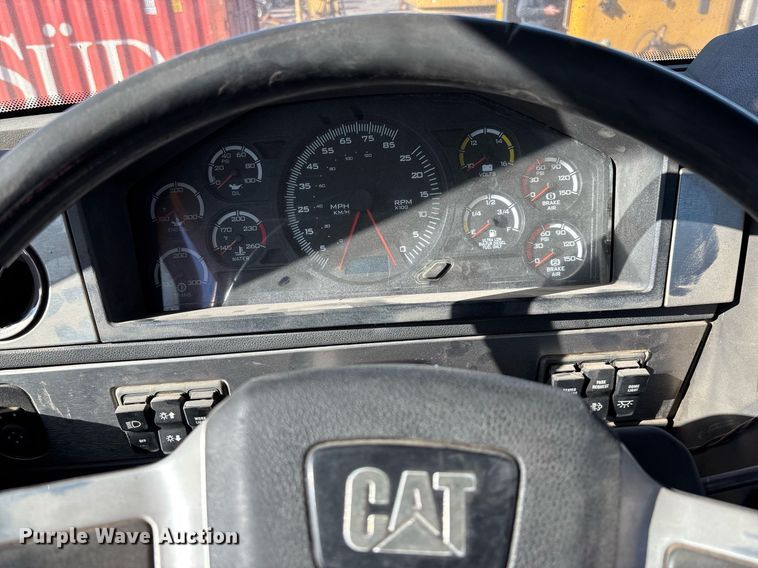 image for item DT5456 2014 Caterpillar CT660L semi truck