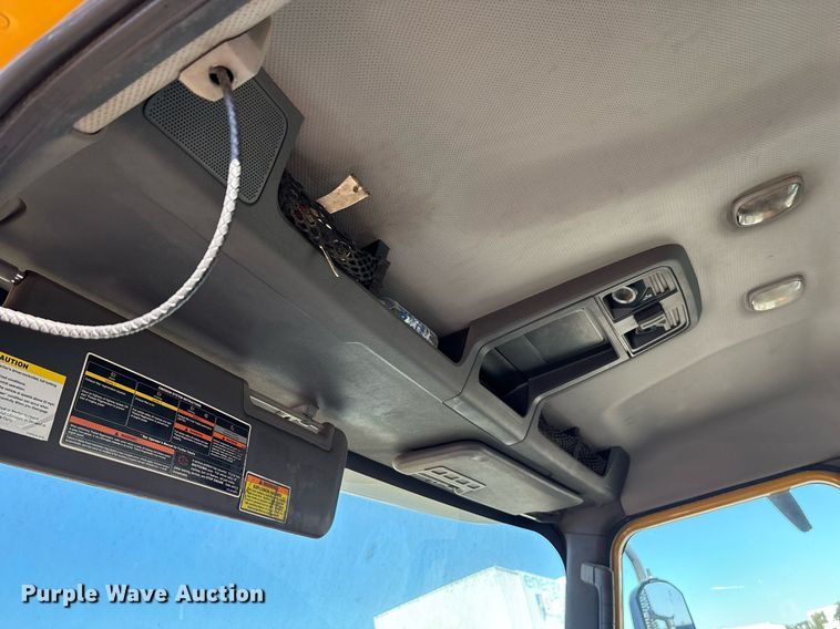 image for item DT5456 2014 Caterpillar CT660L semi truck