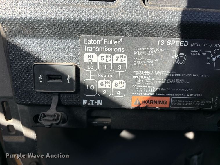 image for item DT5456 2014 Caterpillar CT660L semi truck