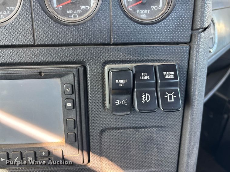 image for item DT5456 2014 Caterpillar CT660L semi truck