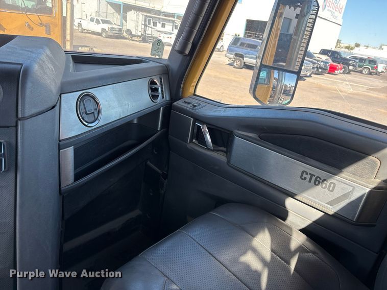 image for item DT5456 2014 Caterpillar CT660L semi truck