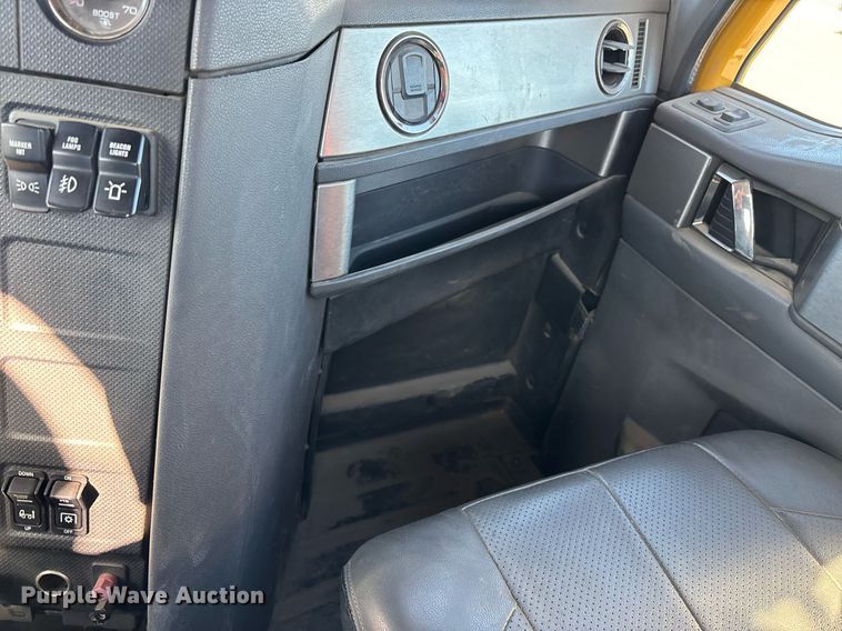 image for item DT5456 2014 Caterpillar CT660L semi truck