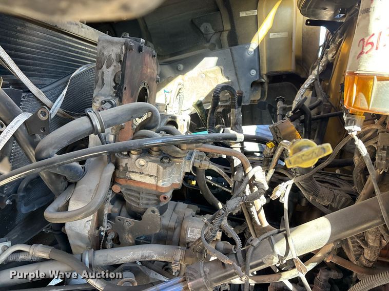 image for item DT5456 2014 Caterpillar CT660L semi truck