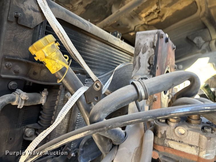 image for item DT5456 2014 Caterpillar CT660L semi truck