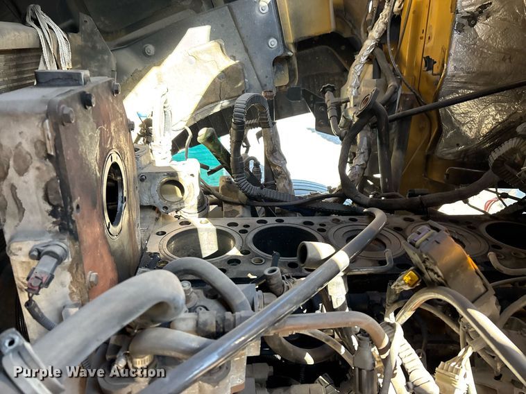 image for item DT5456 2014 Caterpillar CT660L semi truck