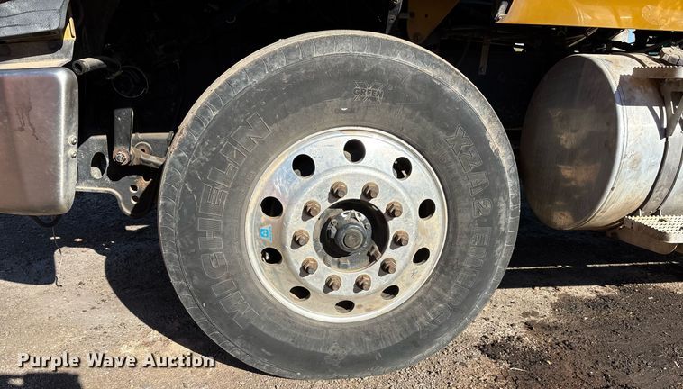 image for item DT5456 2014 Caterpillar CT660L semi truck