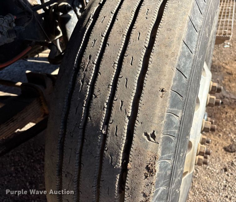 image for item DT5456 2014 Caterpillar CT660L semi truck