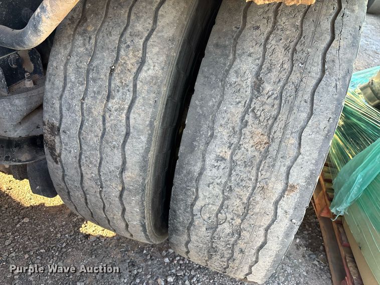 image for item DT5456 2014 Caterpillar CT660L semi truck