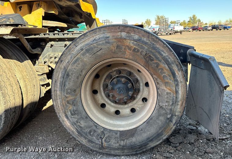 image for item DT5456 2014 Caterpillar CT660L semi truck