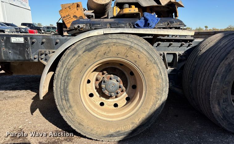 image for item DT5456 2014 Caterpillar CT660L semi truck