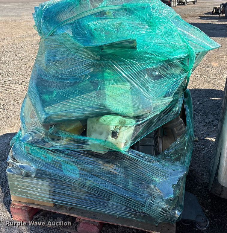 image for item DT5456 2014 Caterpillar CT660L semi truck