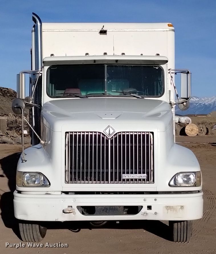 image for item DV6627 1998 International 9400 box truck with mud mixing system