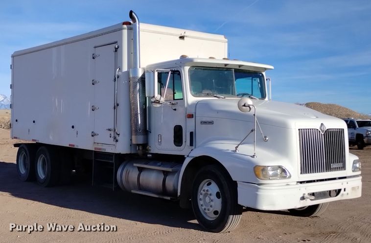 image for item DV6627 1998 International 9400 box truck with mud mixing system