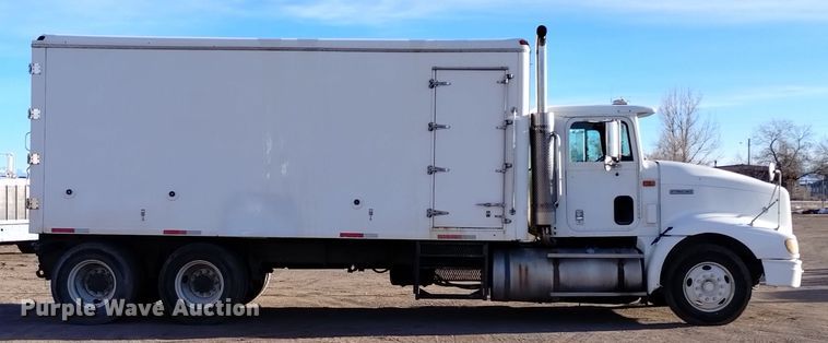 image for item DV6627 1998 International 9400 box truck with mud mixing system