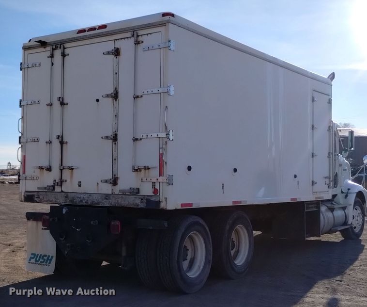 image for item DV6627 1998 International 9400 box truck with mud mixing system