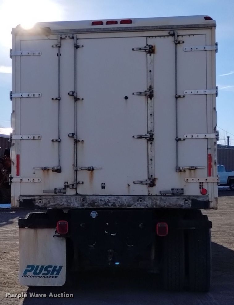 image for item DV6627 1998 International 9400 box truck with mud mixing system