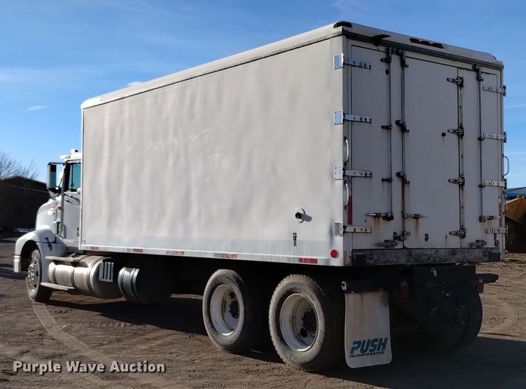 image for item DV6627 1998 International 9400 box truck with mud mixing system