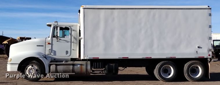 image for item DV6627 1998 International 9400 box truck with mud mixing system