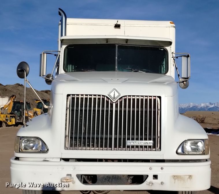 image for item DV6627 1998 International 9400 box truck with mud mixing system