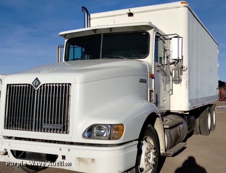 image for item DV6627 1998 International 9400 box truck with mud mixing system