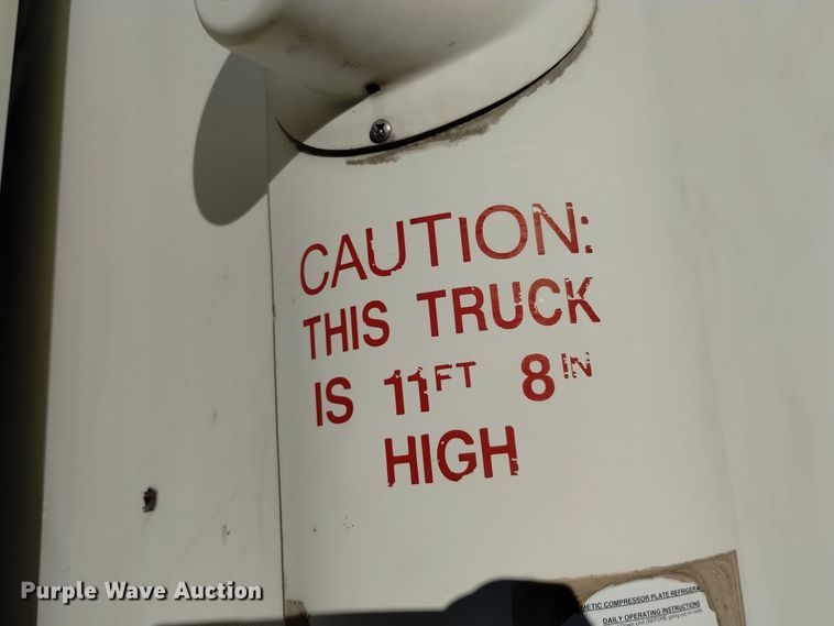 image for item DV6627 1998 International 9400 box truck with mud mixing system