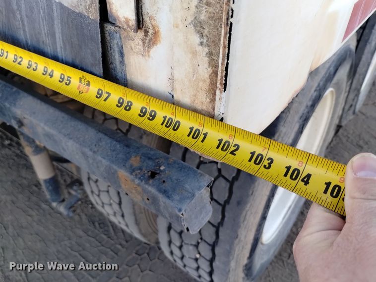 image for item DV6627 1998 International 9400 box truck with mud mixing system