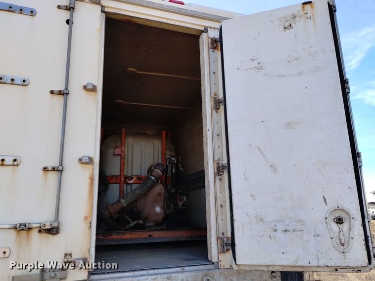 image for item DV6627 1998 International 9400 box truck with mud mixing system