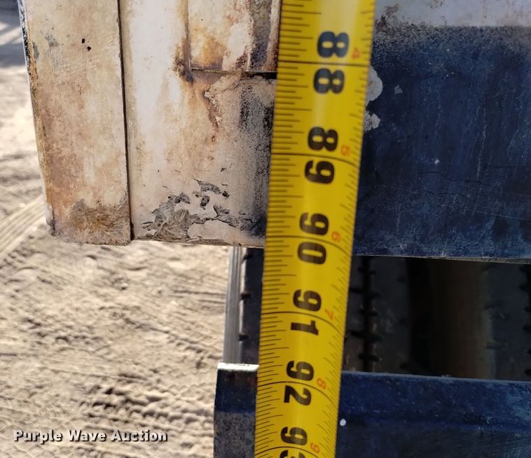 image for item DV6627 1998 International 9400 box truck with mud mixing system