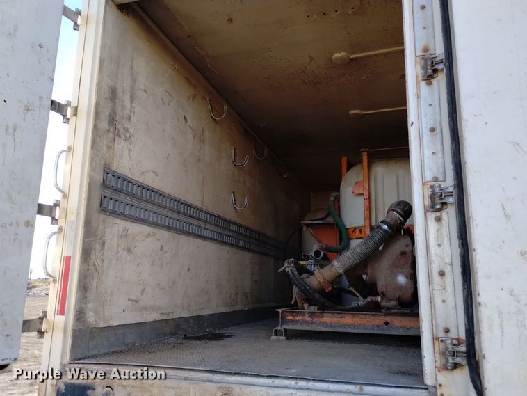 image for item DV6627 1998 International 9400 box truck with mud mixing system