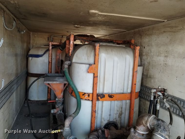 image for item DV6627 1998 International 9400 box truck with mud mixing system