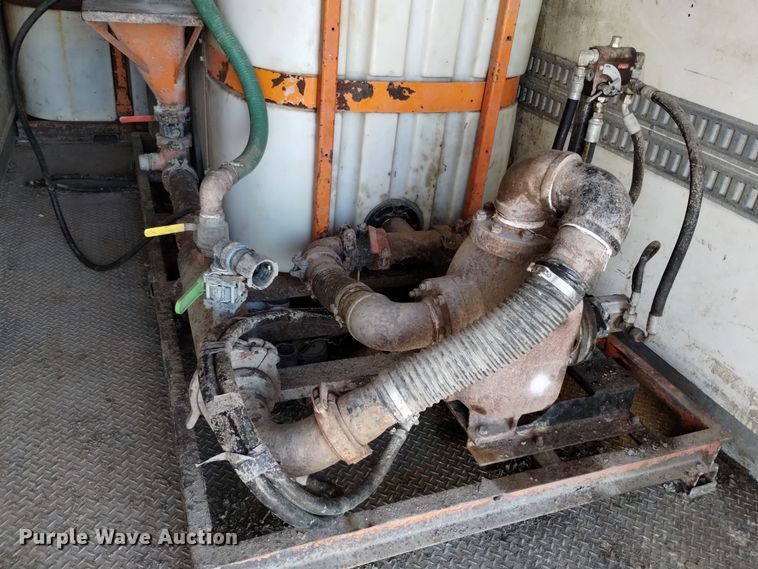 image for item DV6627 1998 International 9400 box truck with mud mixing system