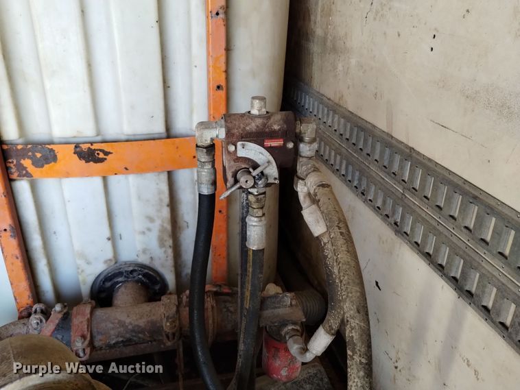 image for item DV6627 1998 International 9400 box truck with mud mixing system