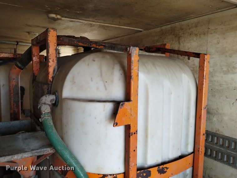 image for item DV6627 1998 International 9400 box truck with mud mixing system