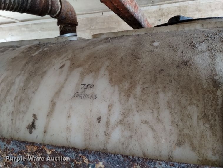 image for item DV6627 1998 International 9400 box truck with mud mixing system