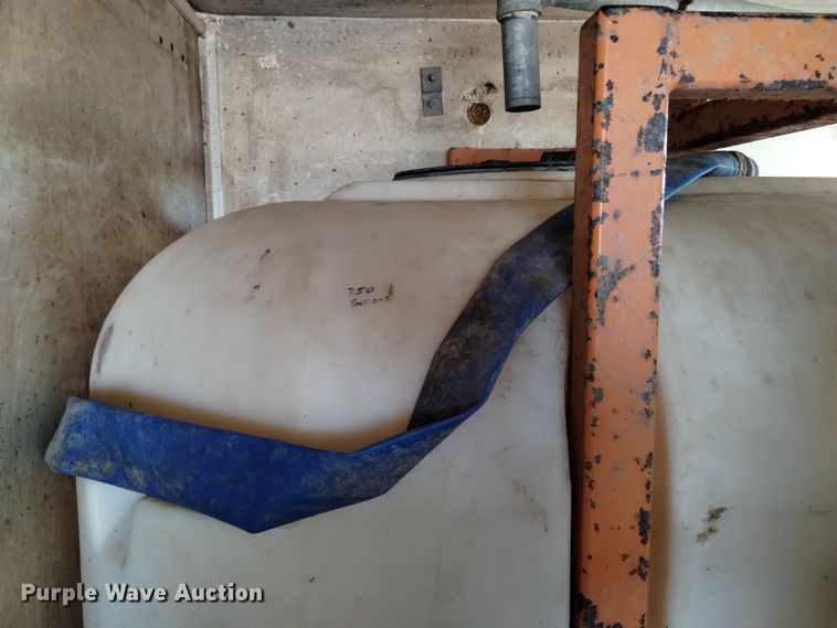 image for item DV6627 1998 International 9400 box truck with mud mixing system