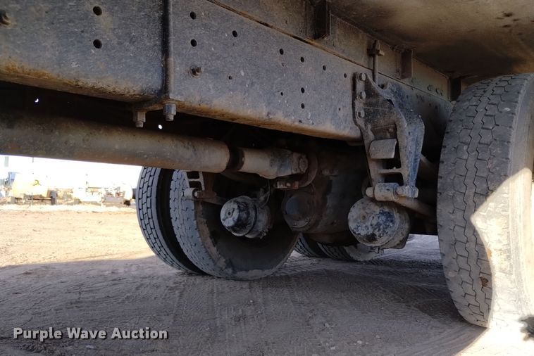 image for item DV6627 1998 International 9400 box truck with mud mixing system